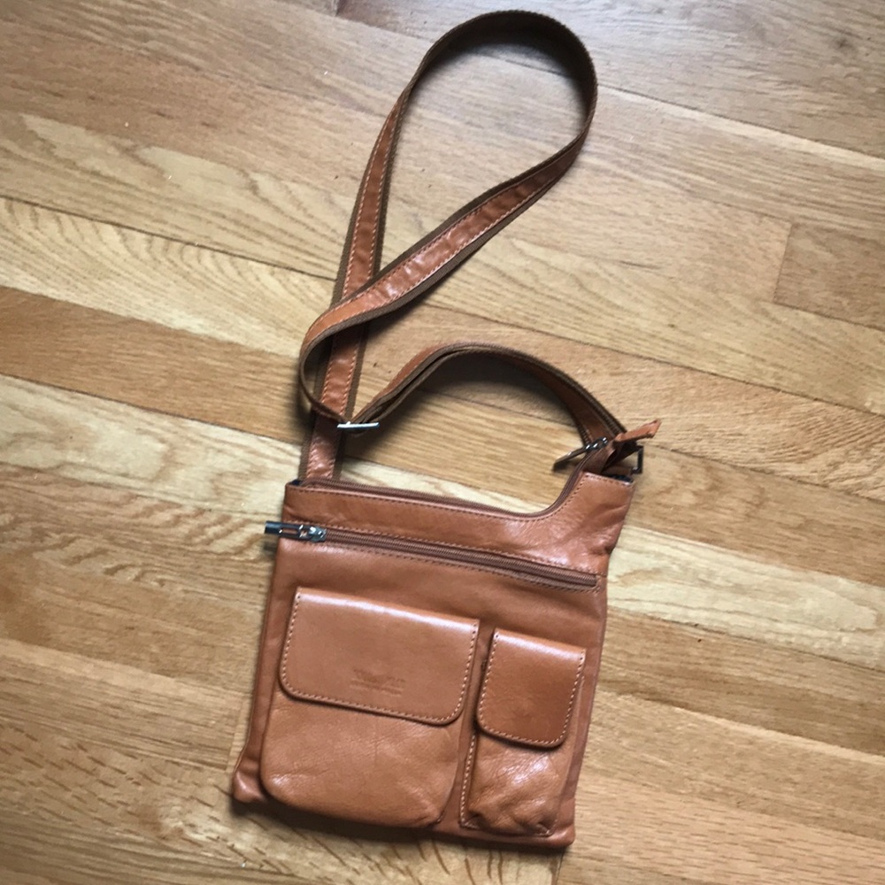 Vera Pelle - Crossover Bag- Perfect Condition!
